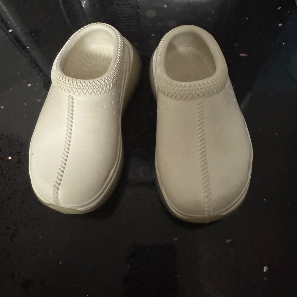 UGG Kids Cream Slippers